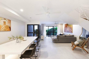 'Sunrise Luxury Beach Retreat, easy walk to beach